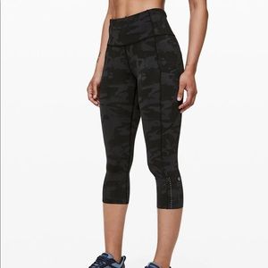 Lululemon fast and free crop 19 camo